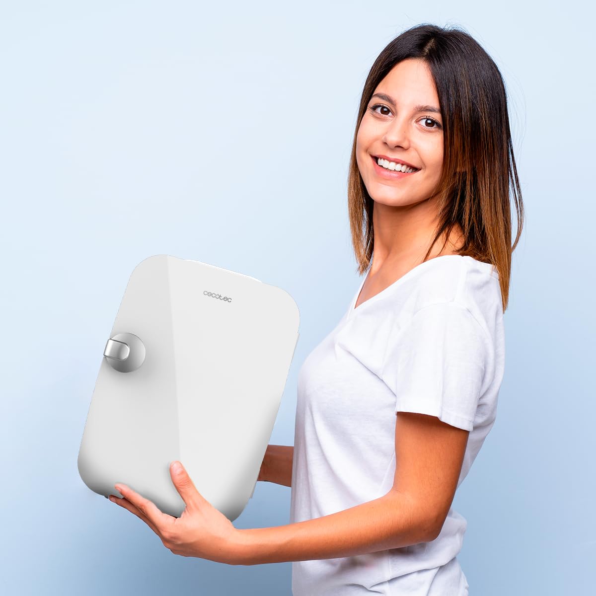 Cecotec Mini Nevera Bolero MiniCooling Río White 4L. Funcionamiento 12V-220V, Compatible coche y caravanas, Función enfriamiento y calentamiento, Rango temperatura 5-65º, Transporte fácil