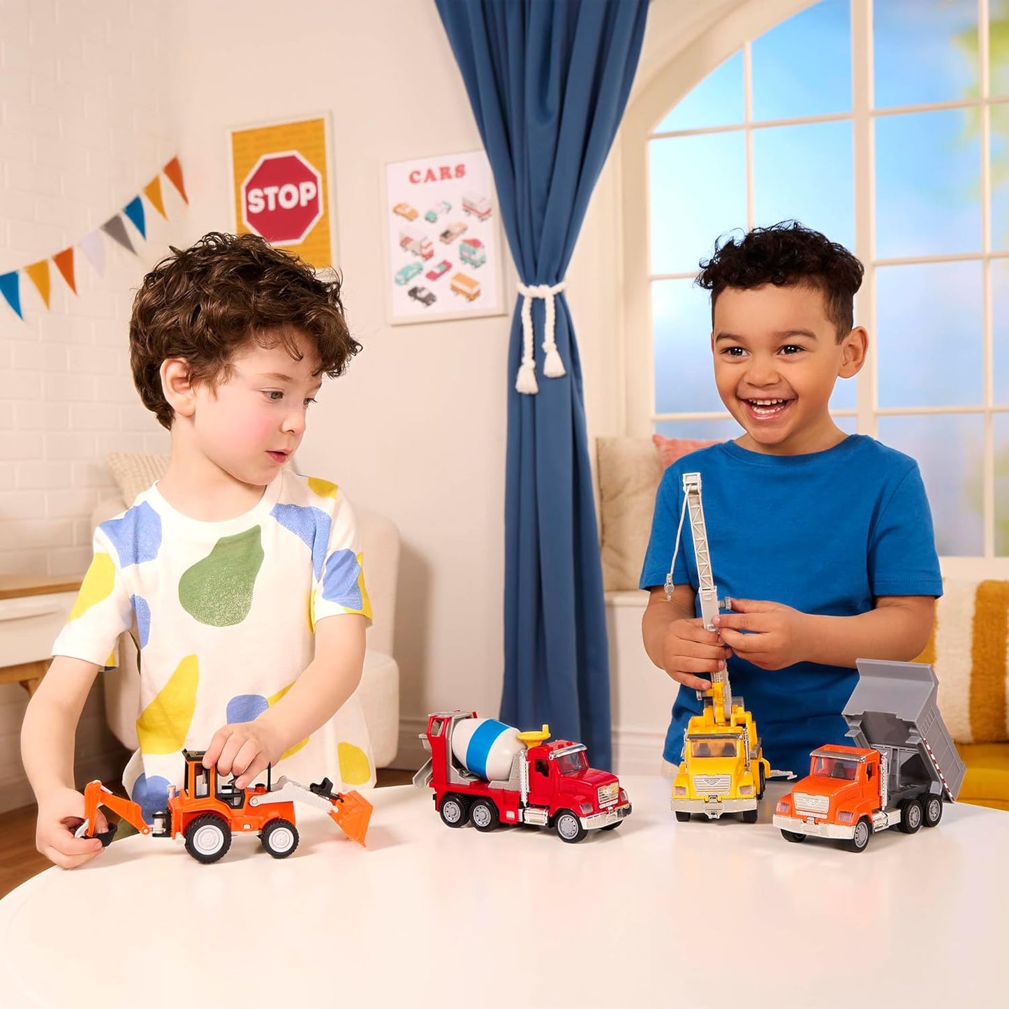 B. Driven by Battat – Camión volquete de Juguete para niños – Vehículo de construcción de Juguete – Luces y Sonidos – Piezas móviles – 3 años + – Micro Volqueta