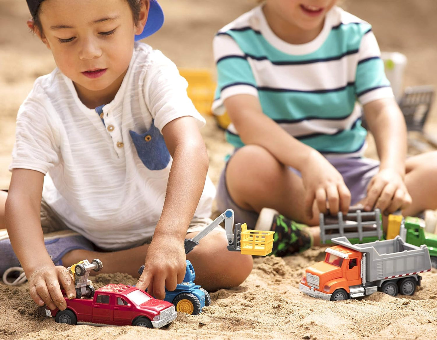 B. Driven by Battat – Camión volquete de Juguete para niños – Vehículo de construcción de Juguete – Luces y Sonidos – Piezas móviles – 3 años + – Micro Volqueta